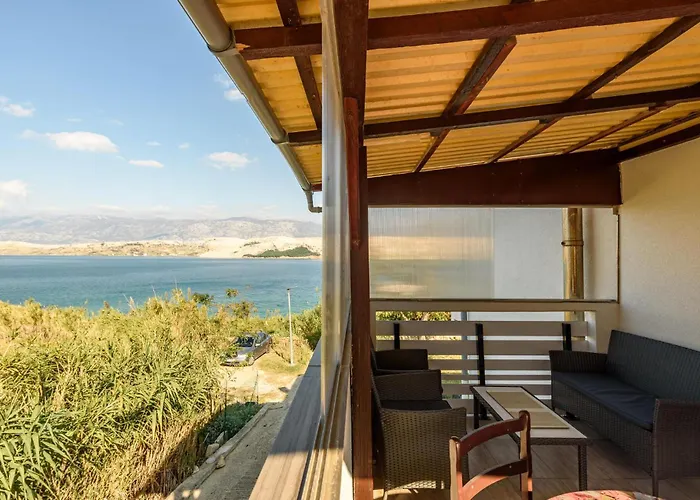 Cozy In Pag With Wifi Bosana