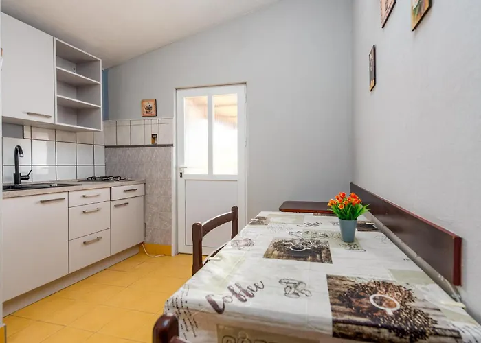 Cozy In Pag With Wifi Appartamento