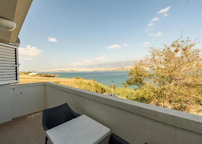 Appartamento Cozy In Pag With Wifi Bosana