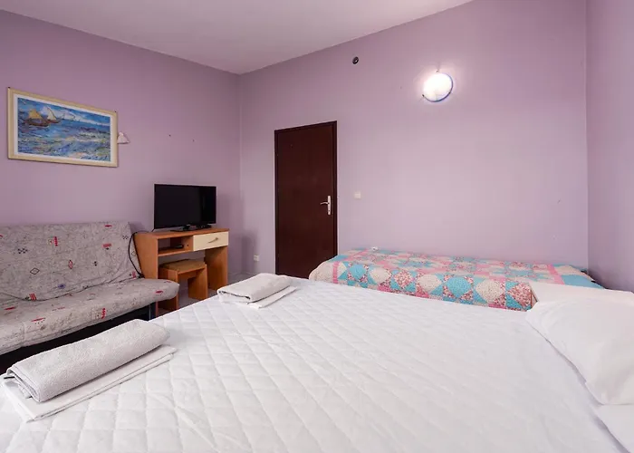Cozy In Pag With Wifi Appartamento Bosana